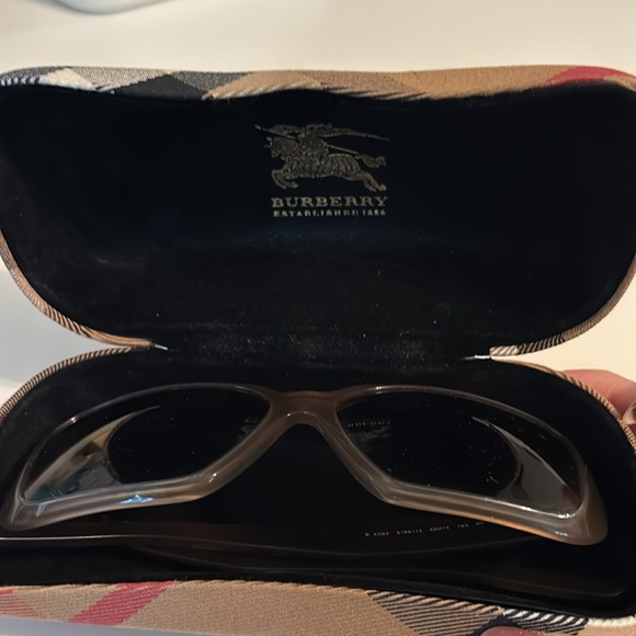 Vintage Burberry Sunglasses - Great Condition - Picture 8 of 8